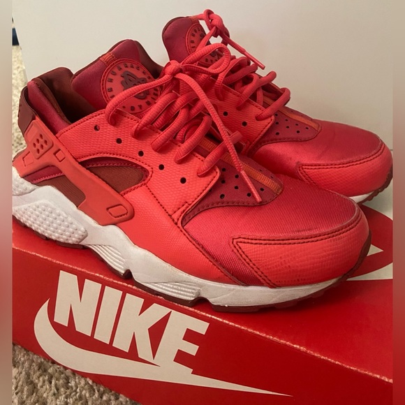Nike Shoes| Air Huarache Run| Color: Ember Glow/Red | Size 8.5 women’s/ 7 Men’s - Picture 3 of 5